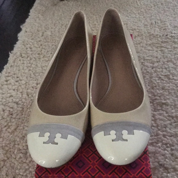 gabrielle flat tory burch